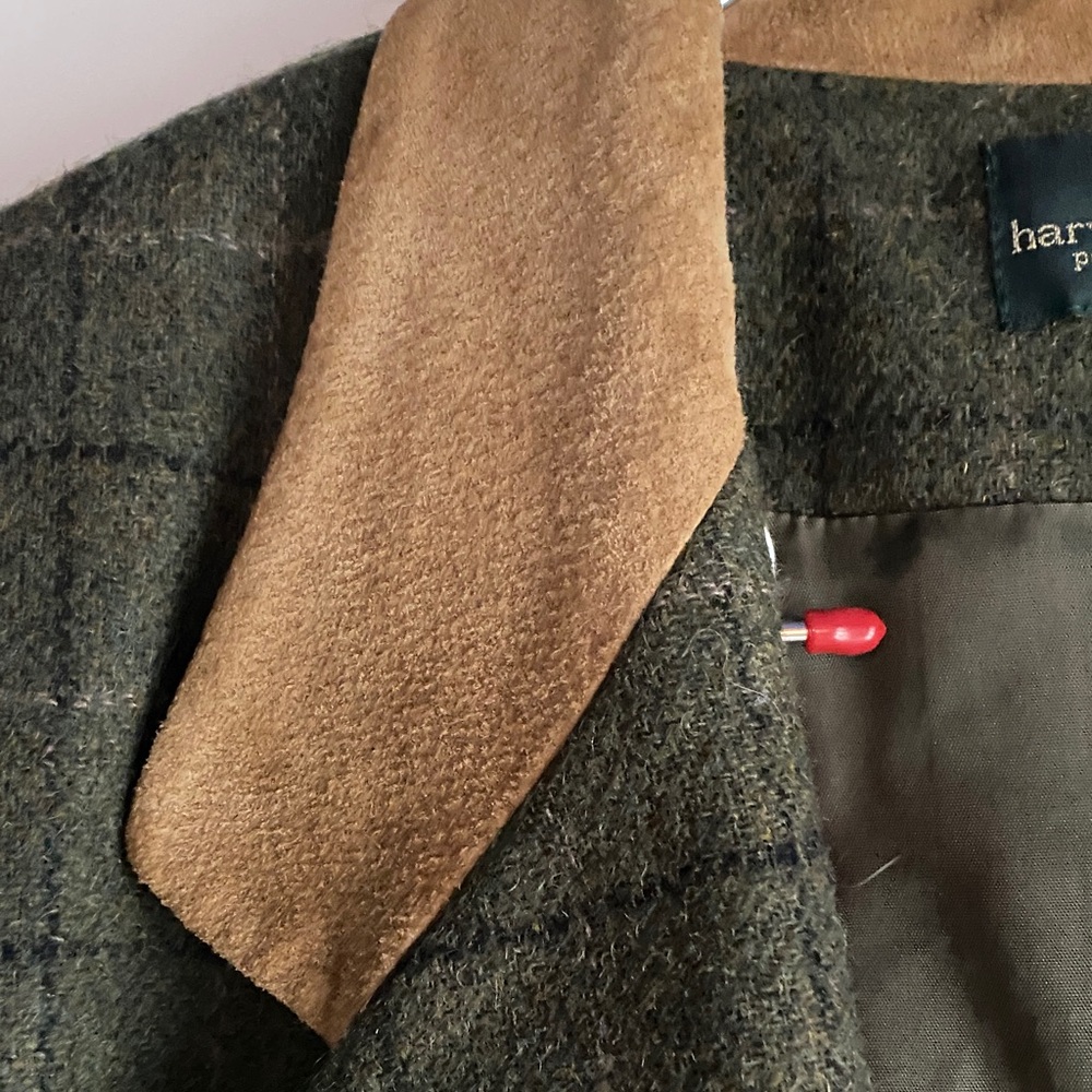 Harve Bernard Pour la Femme Wool Green Plaid Blazer with Tan Details - Picture 5 of 7
